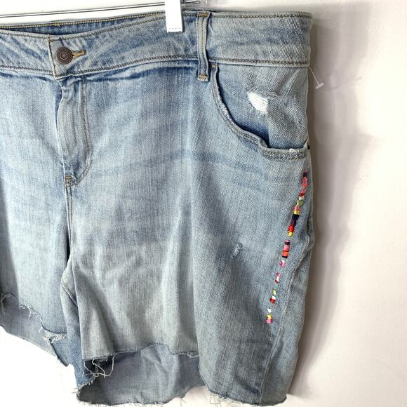 Old Navy Plus Size 22 Boyfriend Denim Cut Off Distressed Shorts Boho Festival - Picture 5 of 12